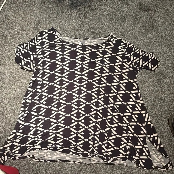 LuLaRoe Black and White Patterned Short Sleeve Top - Picture 2 of 3
